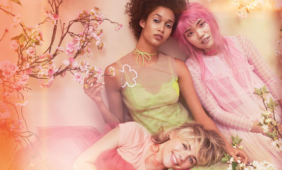 BLOSSOM GIRLS &amp; HOT BLOSSOMS